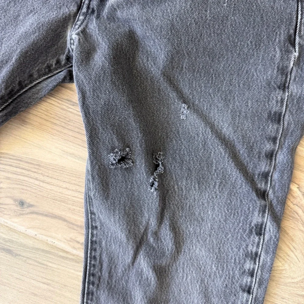 Levis 501 Original Fit Mens Faded Black Distressed Jeans 28x28 Faded